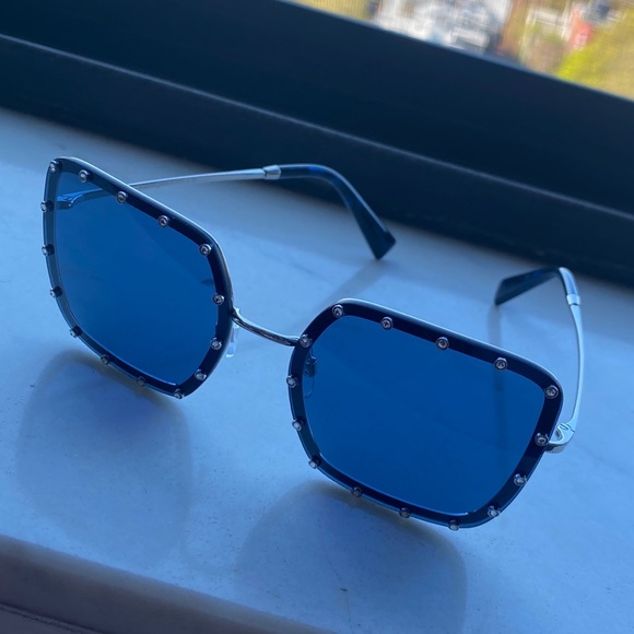 Valentino Sunglasses - Brand New! Never worn! VA2052 - Picture 2 of 16